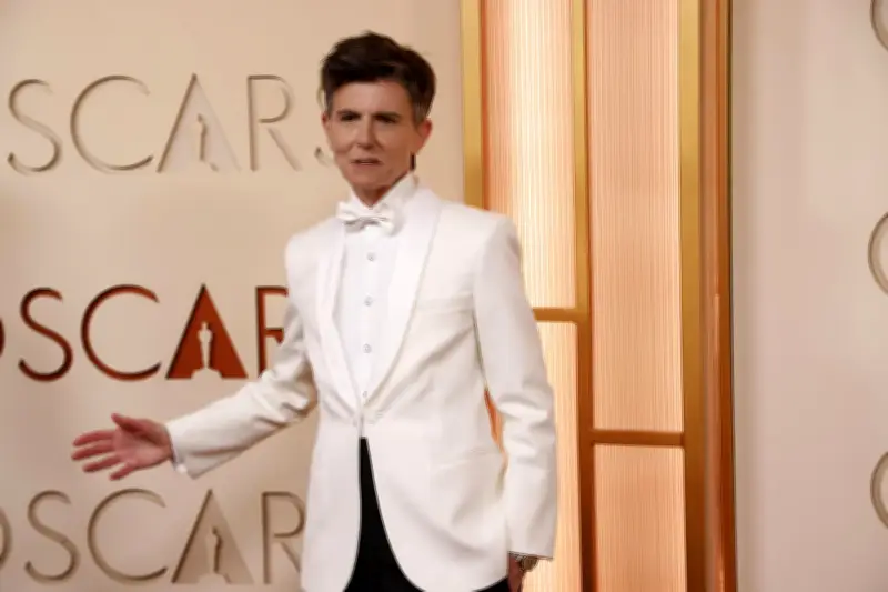 Alfombra Roja de los Óscar 2026: Desfile de Celebridades y Estrategias de Moda