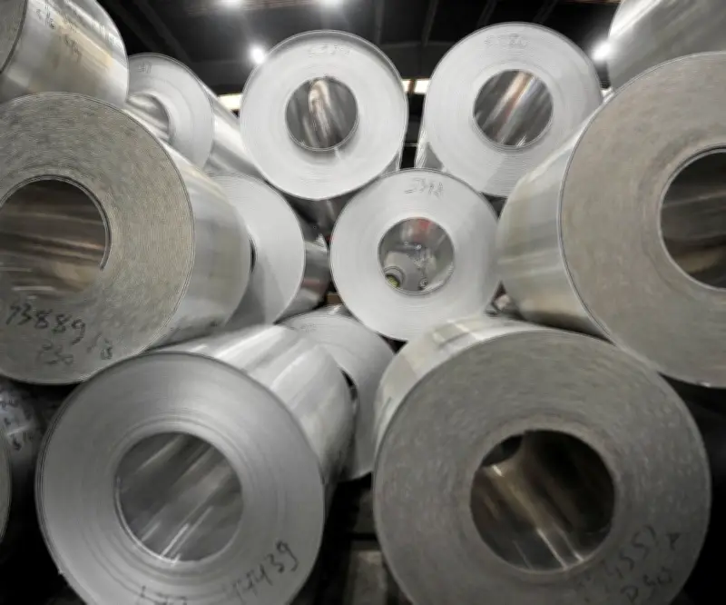 Aluminio alcanza máximos desde enero por riesgo de interrupciones en el estrecho de Ormuz