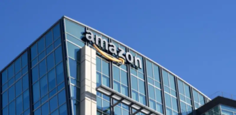 Amazon invierte US$50.000 millones en OpenAI para impulsar IA con memoria y chips Trainium