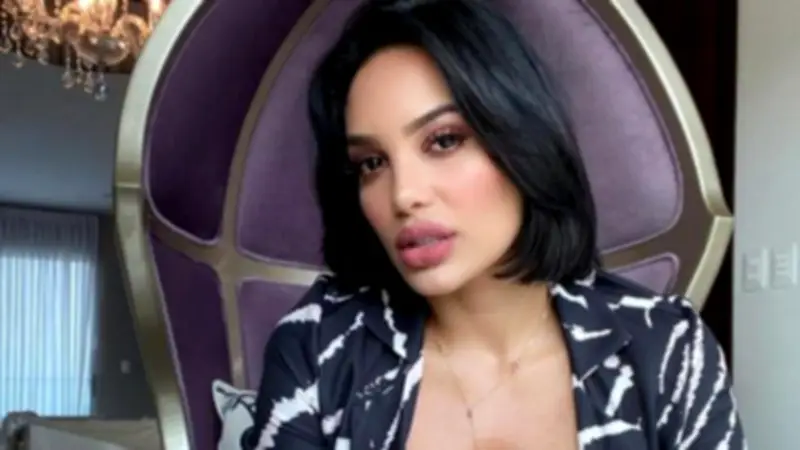 Andrea Valdiri cumple promesa y regala fiestas de 15 años a jóvenes sin recursos