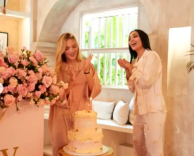 Andrea Valdiri sorprende a su hija con reloj Cartier de 43 millones en sus 15 años