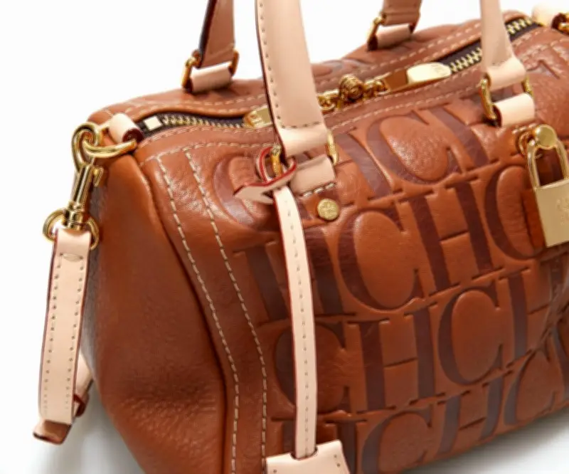 Andy Bag de CH Carolina Herrera celebra dos décadas como ícono de moda atemporal