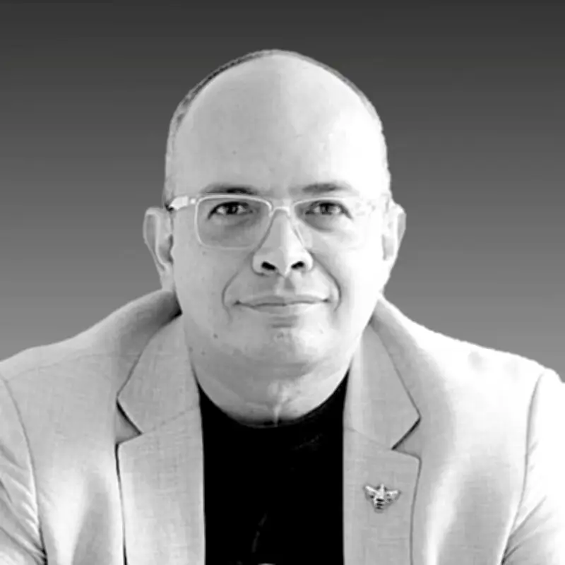 Anthropic denuncia a rivales chinos por robo de datos mientras enfrenta presión del Pentágono