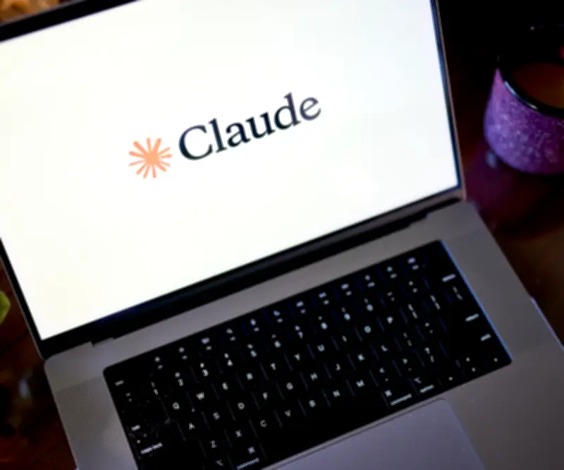 Anthropic lanza función de memoria en Claude para competir con ChatGPT