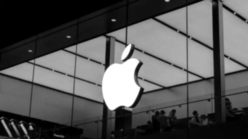 Apple prepara un bombazo tecnológico para septiembre con iPhone plegables y AirPods con cámaras