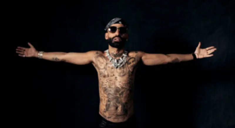 Arcángel anuncia gira mundial 'La 8va Maravilla' con concierto en Medellín en 2026