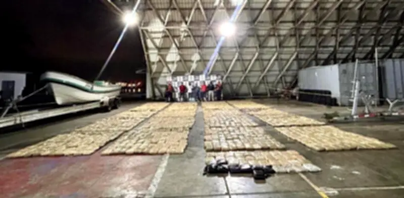 Armada intercepta lancha con más de dos toneladas de marihuana en el Pacífico central