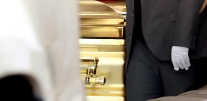 Así fue el funeral de 'El Mencho' en México: ataúd dorado, música y despliegue militar