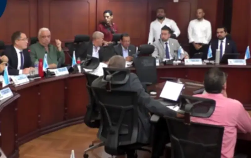 Asamblea del Valle aplaza debate a la ILV y cuestiona patrocinios de licoreras antioqueñas en eventos de Cali