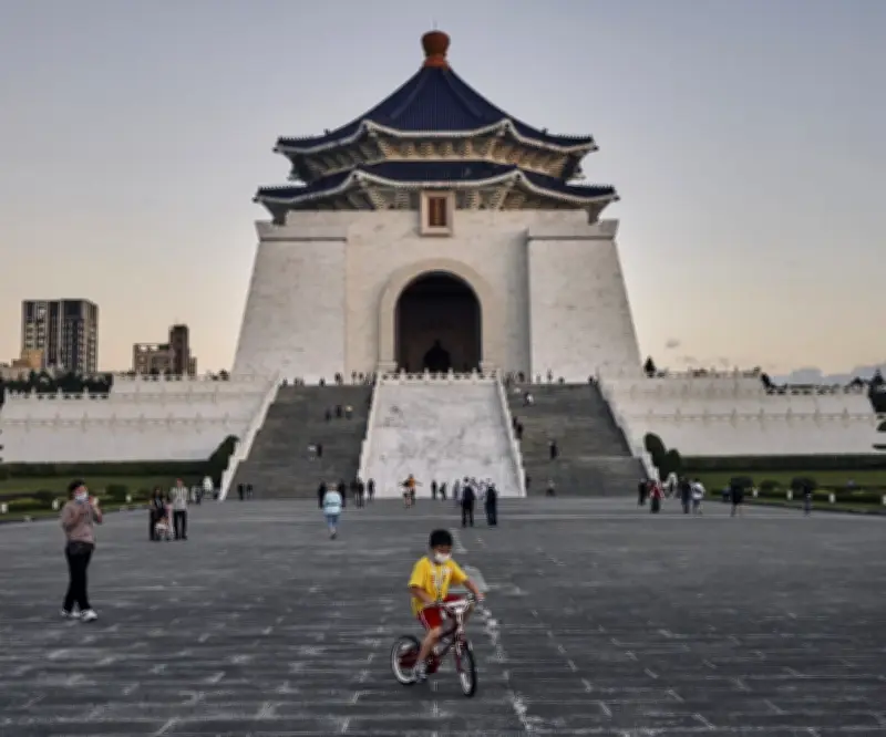 Aseguradoras de Taiwán recortan posiciones en derivados tras cambios regulatorios