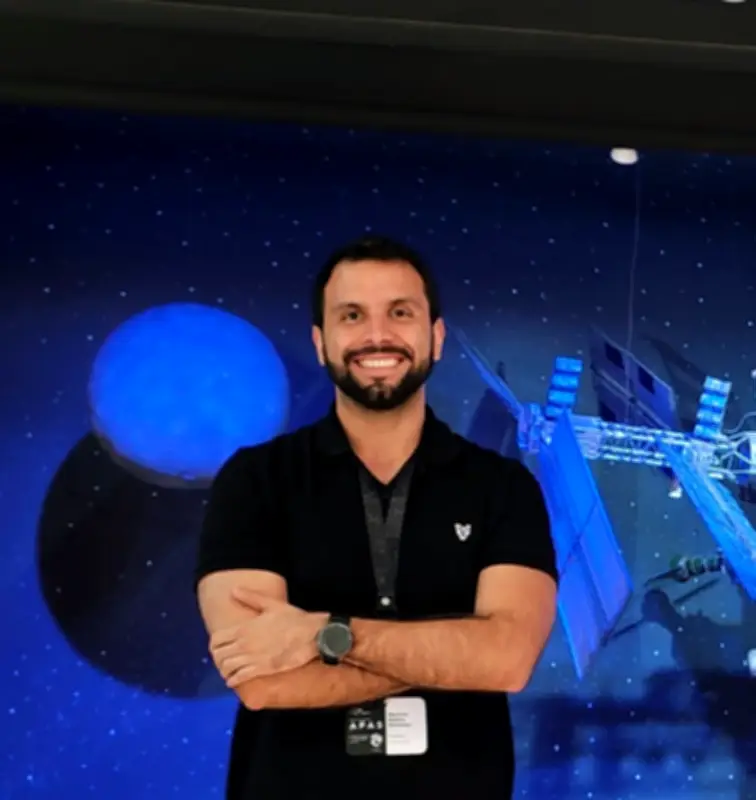 Astrónomo caleño Mauricio Medina elegido por NASA para cubrir histórica misión lunar Artemis II