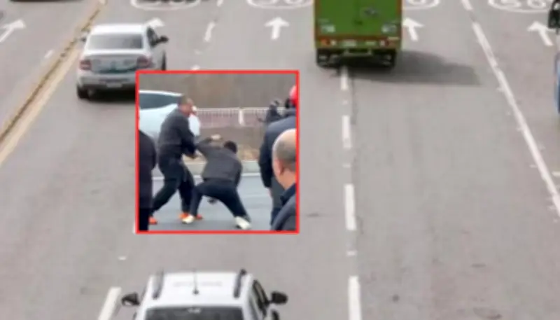 Ataque con hacha en vía pública deja un muerto en China; presunta infidelidad sería el móvil