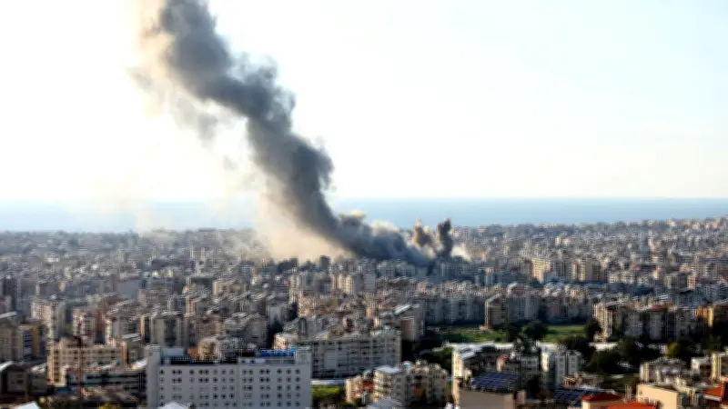 Ataques con objetos impactan centro de datos de Amazon en Emiratos durante conflicto regional