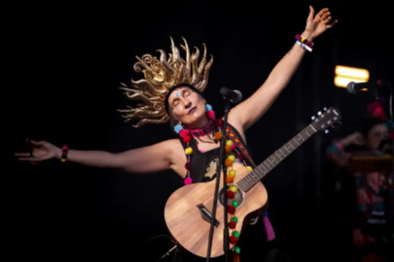 Aterciopelados lanza 'La Teta Pirata', canción sobre el cáncer de mama de Andrea Echeverri