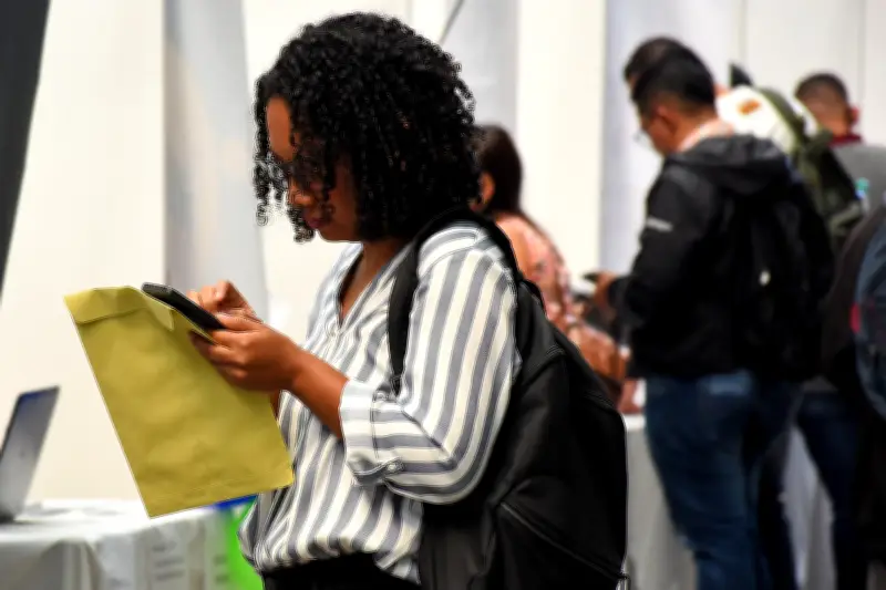 Aumento del salario mínimo de 2026 ya afecta generación de empleo formal en Colombia