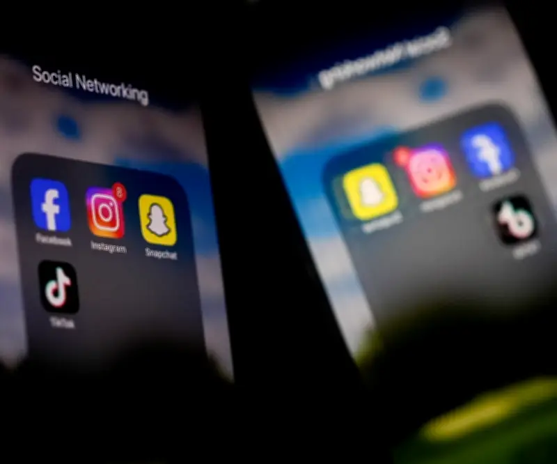 Australia investiga a Meta, TikTok y YouTube por posible incumplimiento de ley de redes sociales para menores