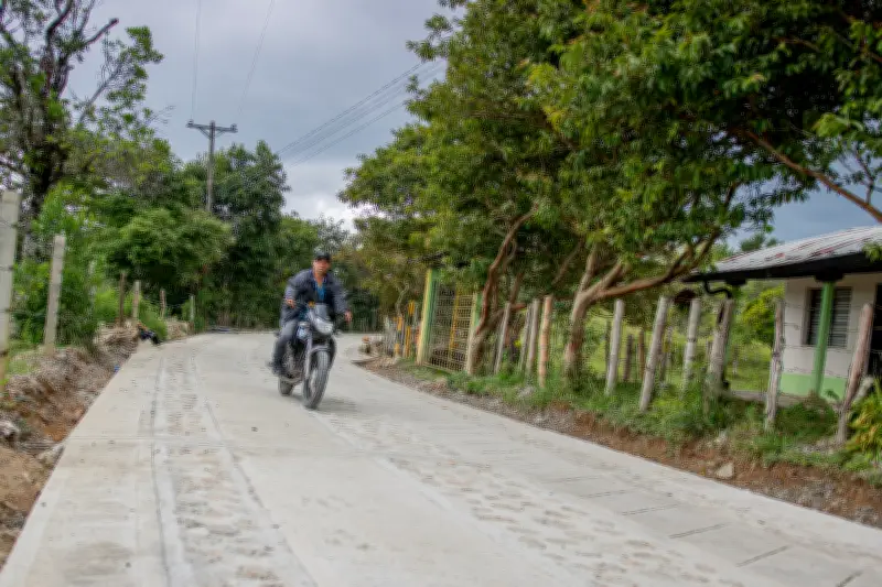 Avanzan obras de placa huella en vereda Santana para mejorar movilidad rural en Popayán