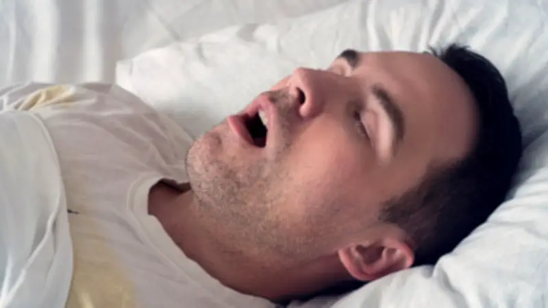 Babeo nocturno frecuente: señal de alerta para trastornos del sueño graves