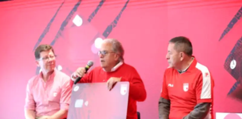 Banco AV Villas lanza tarjeta de crédito Santa Fe para jóvenes hinchas