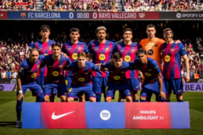 Barcelona vence con apuros al Rayo Vallecano gracias a García y Araujo