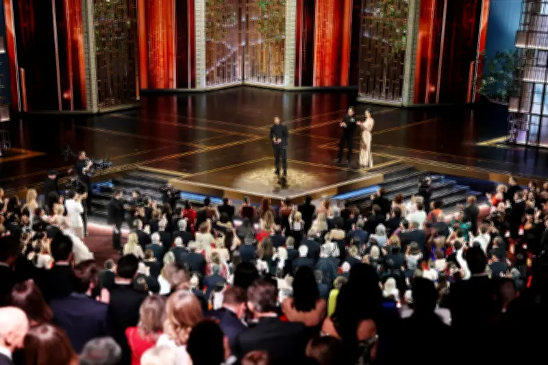 Basura en los Oscar 2026: La imagen que indignó a las redes sociales tras la gala