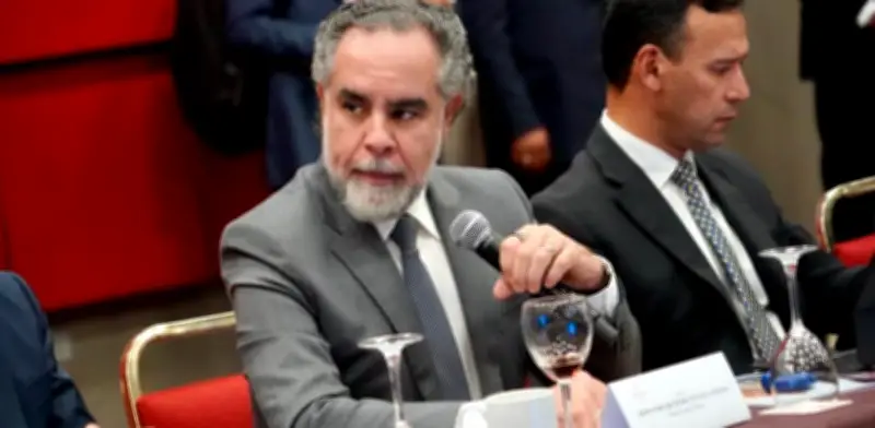 Benedetti prepara su candidatura a la Alcaldía de Barranquilla enfrentando a los Char