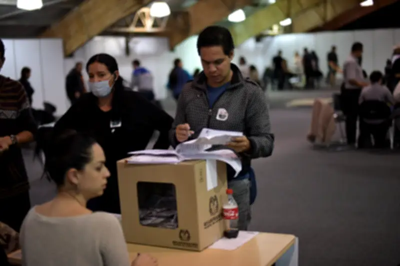 Beneficios del voto en Colombia: desde descuentos hasta prioridad en empleos estatales