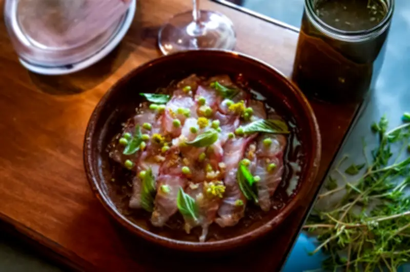 Bikinis-Bar de Amigos: La esencia del tapeo mediterráneo llega al corazón de Chapinero