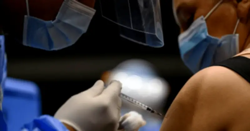 Bogotá concentra vacunación contra sarampión en aeropuerto y terminales por alta demanda