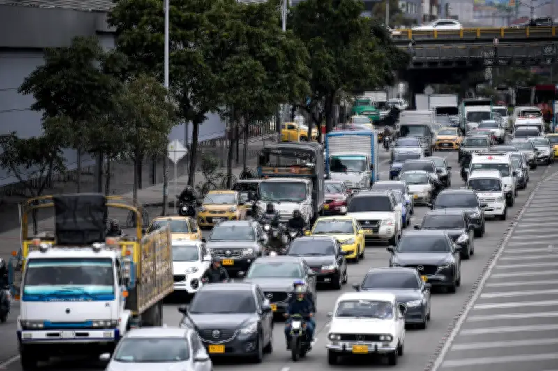 Bogotá enfrenta caos vial por obras y restricciones de pico y placa este lunes