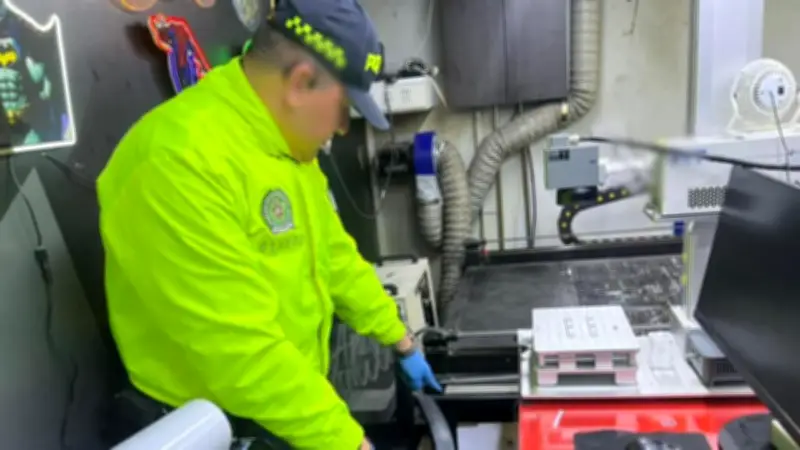 Bogotá incauta 2,7 millones de dólares en tecnología falsificada en operativos simultáneos