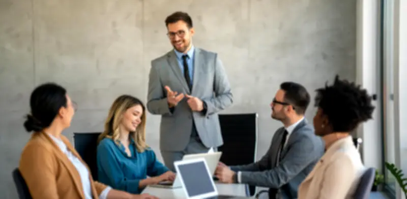 Bogotá lidera debate sobre bienestar laboral: de la felicidad teórica a la gestión estratégica