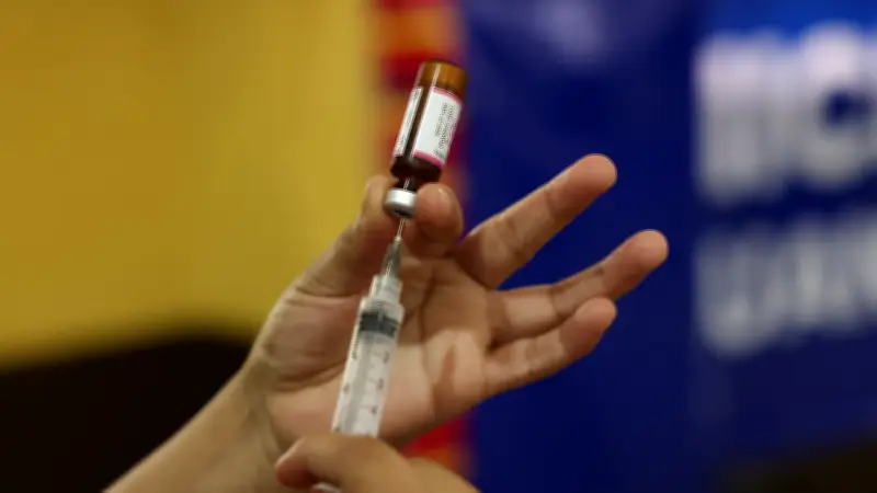 Bogotá prioriza vacunación contra sarampión en viajeros por escasez de dosis