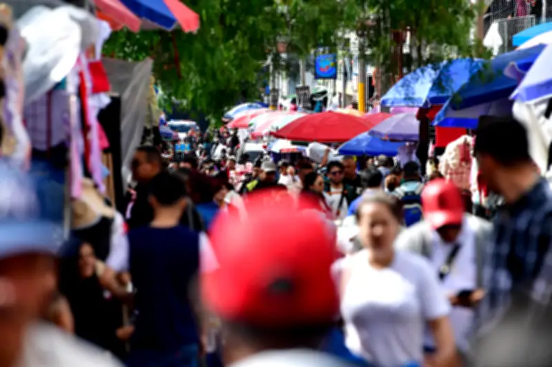 Bogotá propone decreto para regular ventas informales y recuperar espacio público