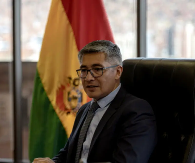 Bolivia garantiza pago de bonos en dólares a privados mientras negocia canje interno