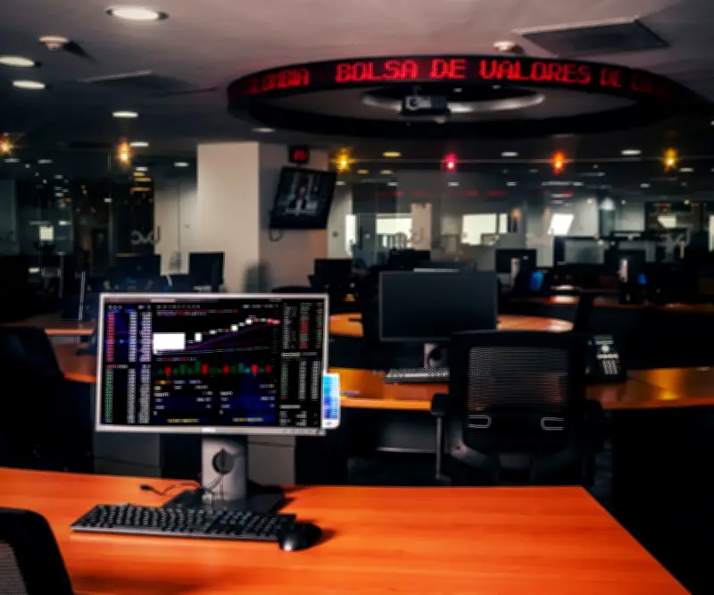 Bolsa de Valores de Colombia registra caída por tensión geopolítica y alza de tasas de interés