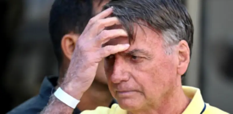 Bolsonaro mejora de neumonía pero sigue en UCI; juez autoriza visitas de abogados