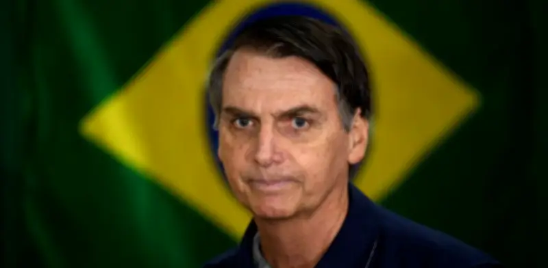 Bolsonaro permanece en cuidados intensivos por neumonía mientras su defensa insiste en prisión domiciliaria