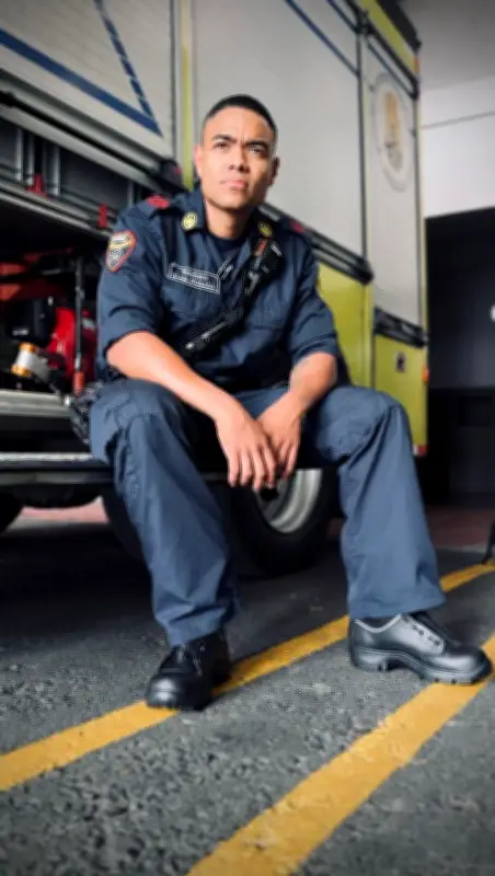 Bombero muere combatiendo incendio en Medellín: Iván Darío Posada Gómez, héroe caído