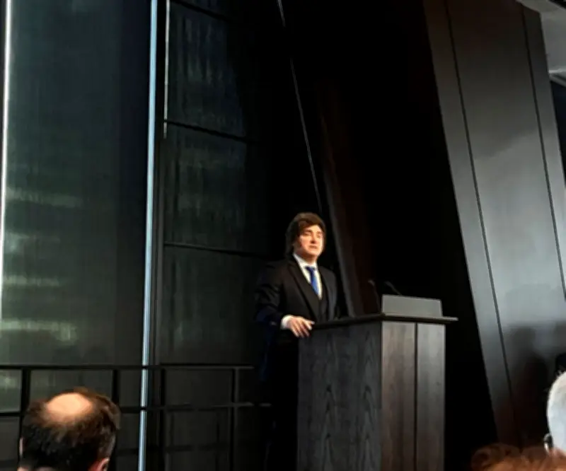 Bonos argentinos enfrentan límites por calificación basura y conflicto con Irán