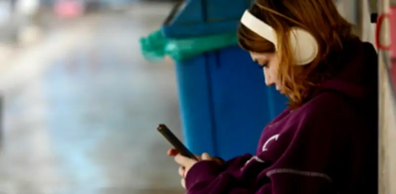 Brasil impone multas millonarias y restricciones a redes sociales y videojuegos para proteger menores