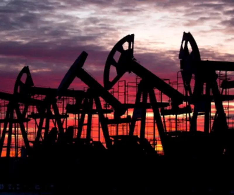 Brent se encamina a alza mensual récord por escalada del conflicto en el golfo Pérsico