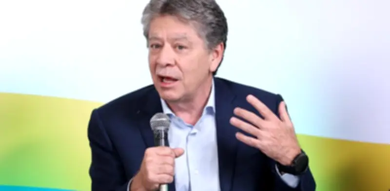 Bruce Mac Master lanza libro 'La agenda de la desestabilización' con críticas al gobierno Petro