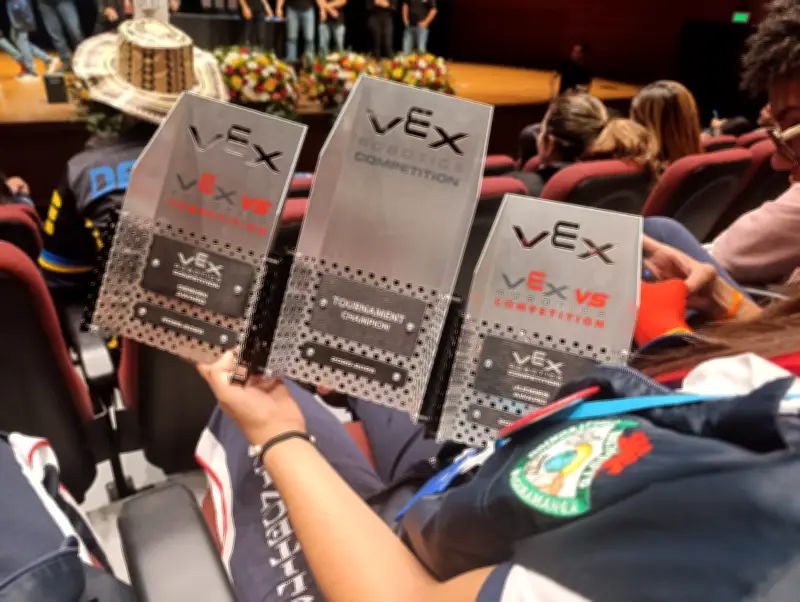 Bucaramanga brilla en Robótica Nacional: Colegios San Sebastián y Politécnico suman ocho trofeos
