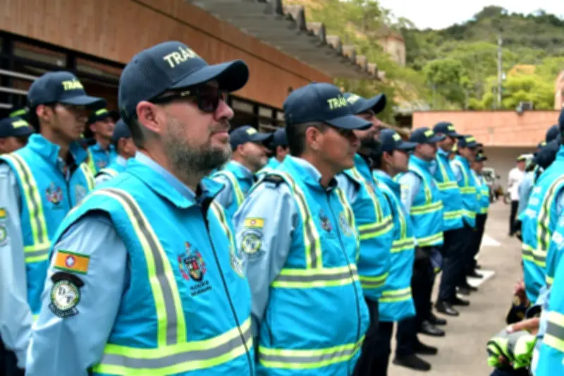 Bucaramanga despliega 100 reguladores viales para combatir el caos vehicular en puntos críticos