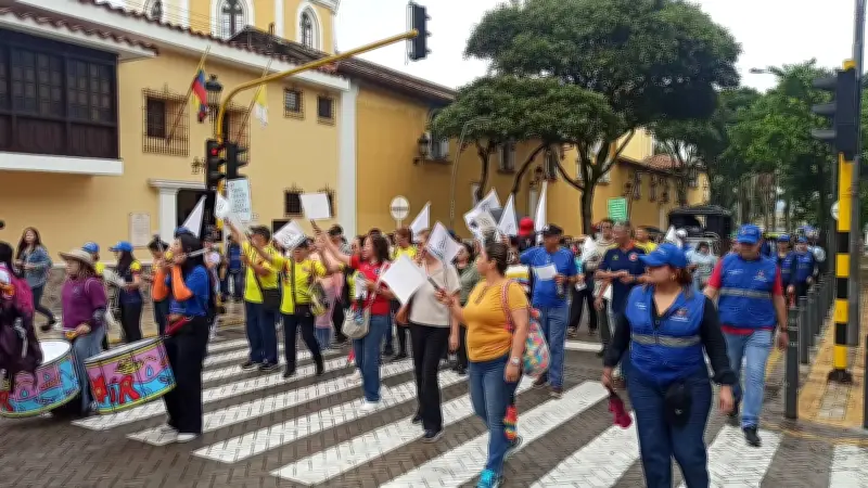 Bucaramanga enfrenta caos vial por segundo día de paro docente en protesta por fallas en salud