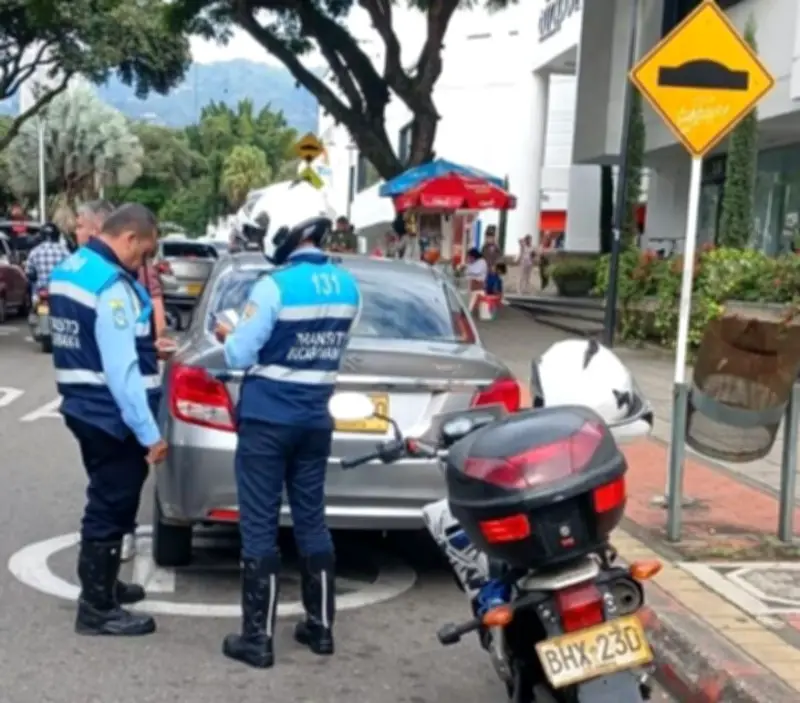 Bucaramanga intensifica controles contra parqueo ilegal en Real de Minas