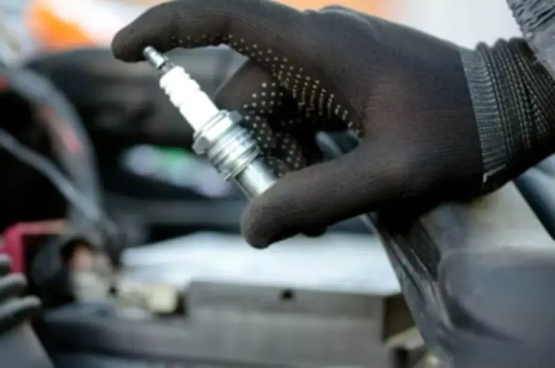 Bujías: la pequeña pieza clave para el rendimiento y eficiencia de su motor