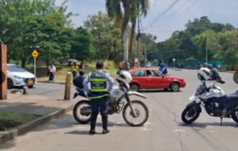 Cali activa desvíos por bloqueos en Siloé: protestas por falta de agua afectan movilidad