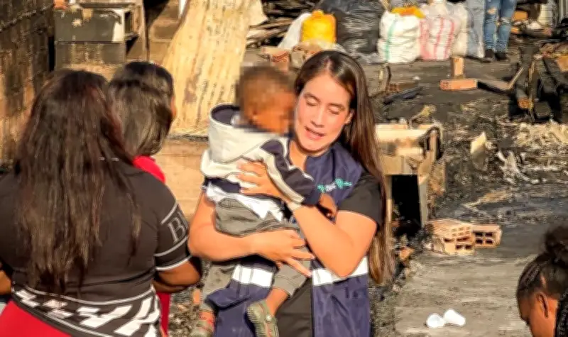 Cali atiende a víctimas de incendio en Los Lagos: madre y bebé quemados entre 200 afectados